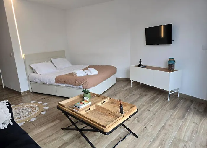 Daire Iconik Design *